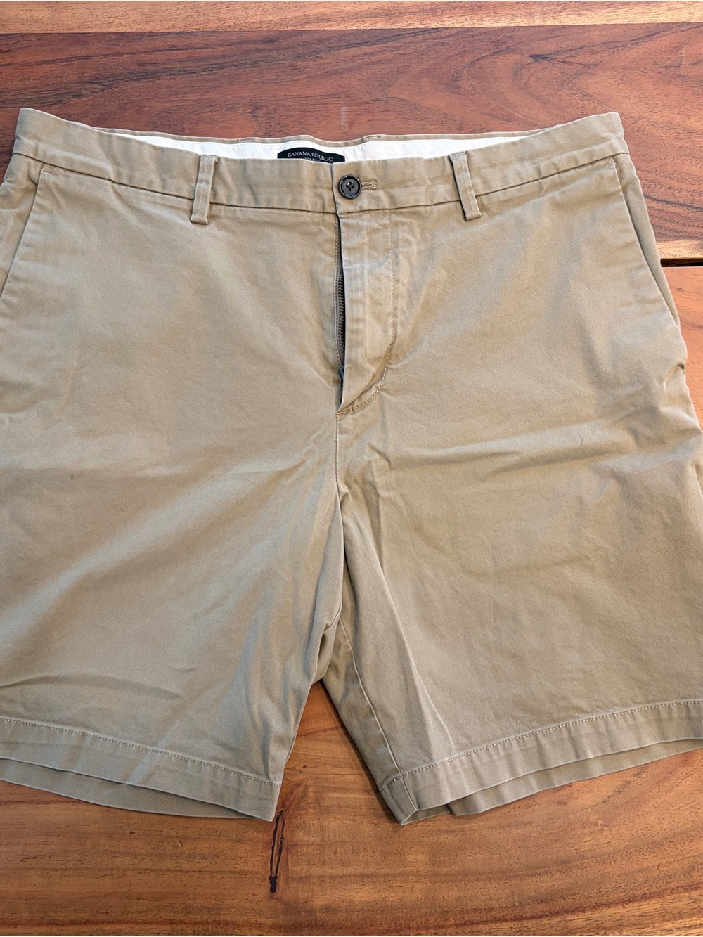 Banana Republic Men's Flat Front Chino Shorts in Tan